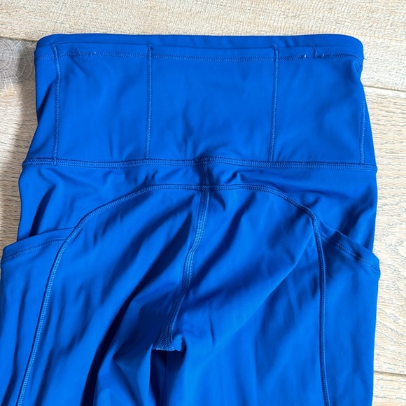EUC lululemon leggings with pockets size 2 electric blue. Excellent, like new! - Picture 5 of 6